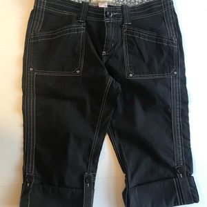 Aventura black capris